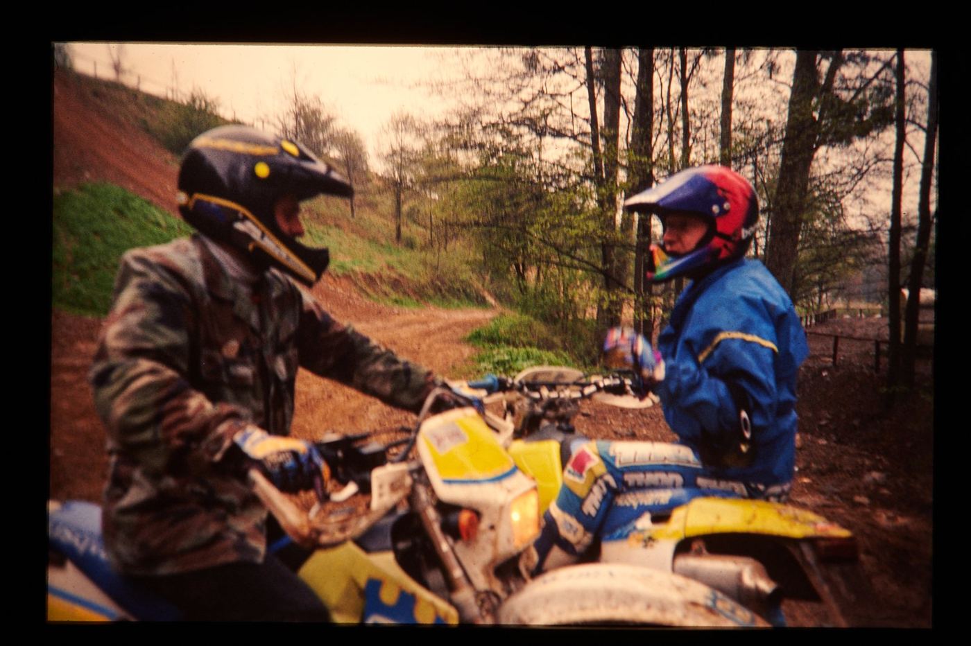 Historische Moto-Rumpf-Aufnahme: Enduro-Training, Belgien, 1996.