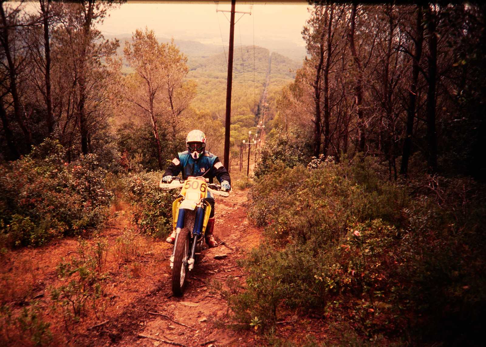 Historische Moto-Rumpf-Aufnahme: Uli Wilkens, Husqvarna TE 610, Spanien, 1996.